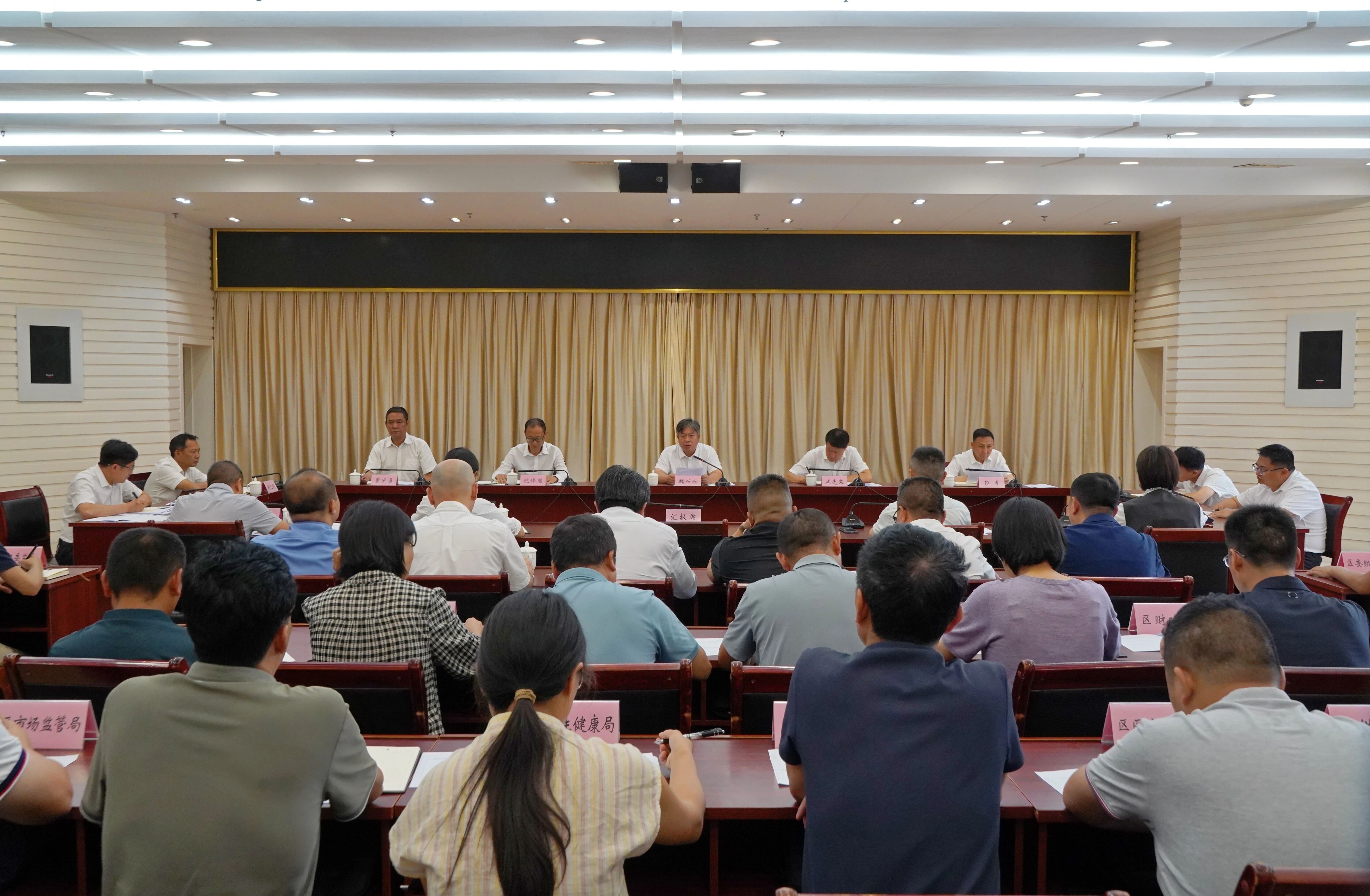 五届区委常委会召开第173次会议