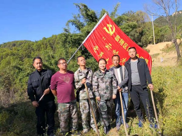 寒冬走访贫困户 情真意切暖人心