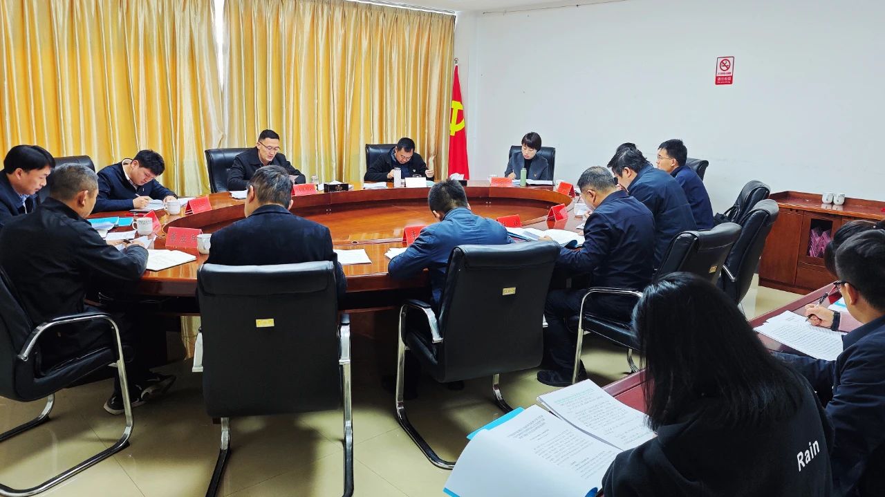 区政府党组理论学习中心组举行主题教育第五次集中学习