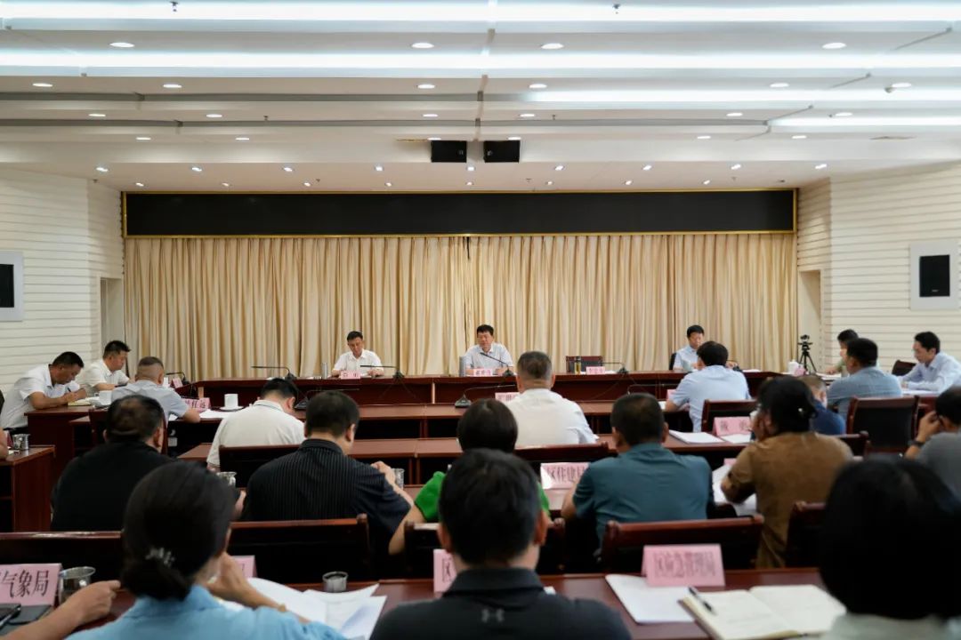 五届区委常委会召开第111次会议