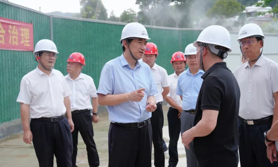 杜建辉、徐贤在调研房地产工作时强调 立足发展所需 群众所盼 推动全市房地产业平稳健康发展