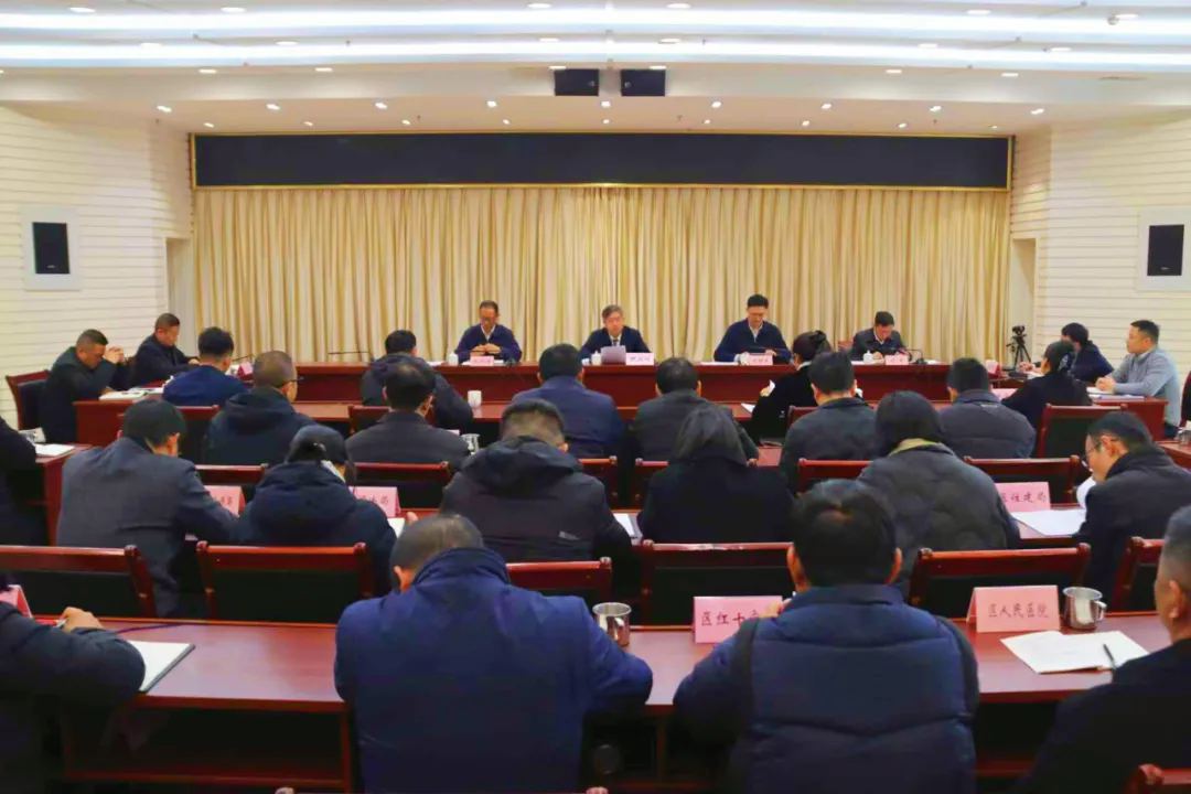 临翔区委理论学习中心组举行2025年第九次集中学习