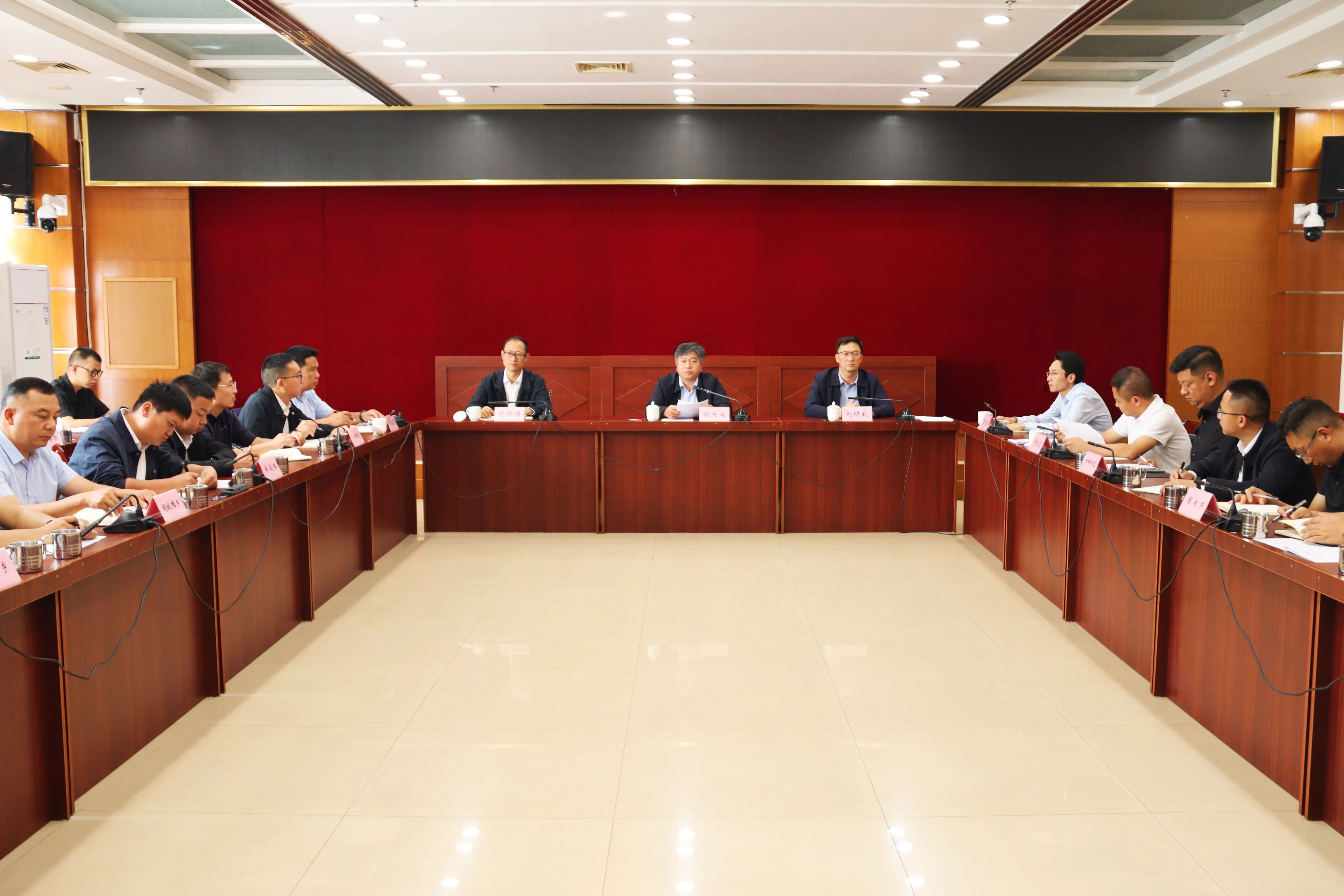 魏丛柱主持召开乡镇（街道）党政主要领导专题会  筑牢忠诚担当政治品质  推动各项工作落到实处