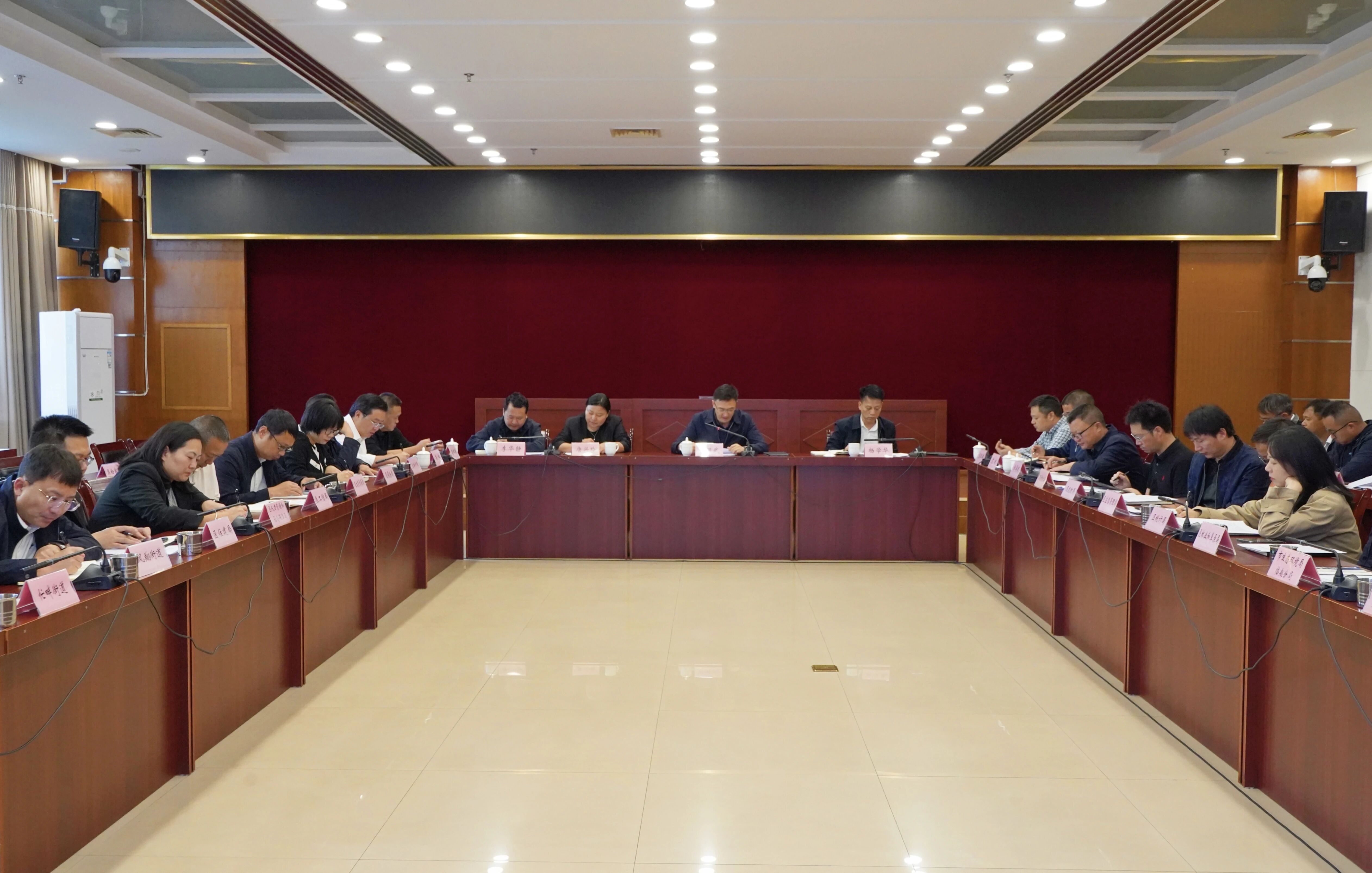 区人民政府党组会议暨区五届人民政府第78次常务会议召开
