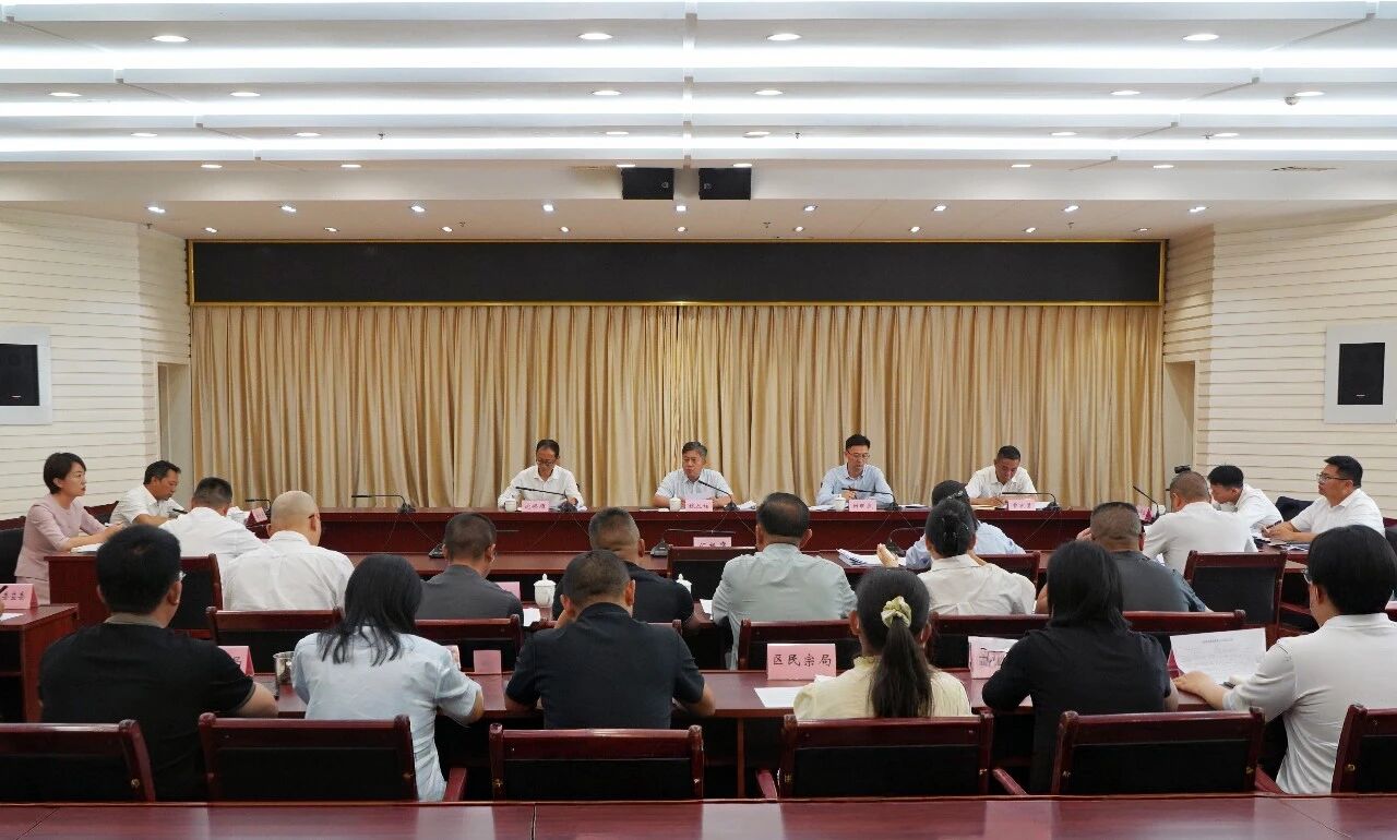五届区委常委会召开第172次会议